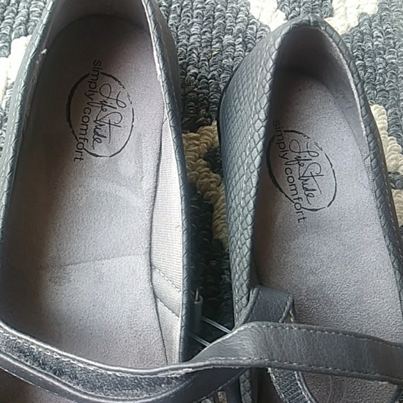 Life stride simply comfort gray shoes - Picture 3 of 3